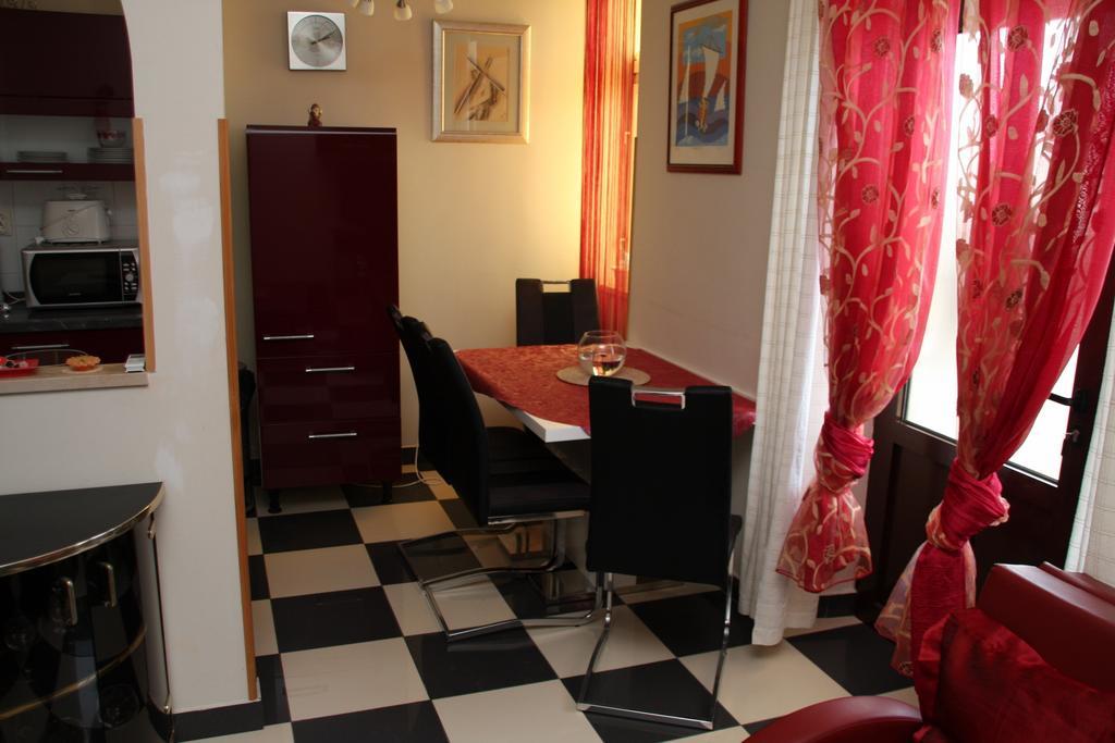 Apartments Mia Podgora Ruang foto